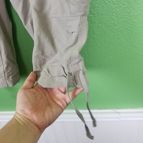 The North Face tan hiking cargo capris size 4 - Picture 7 of 11